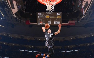 竞彩网官方网址|费尔明更衣室妙喻点将，赞费兰如鲨鱼般凶狠 佩德里怀魔术创生机